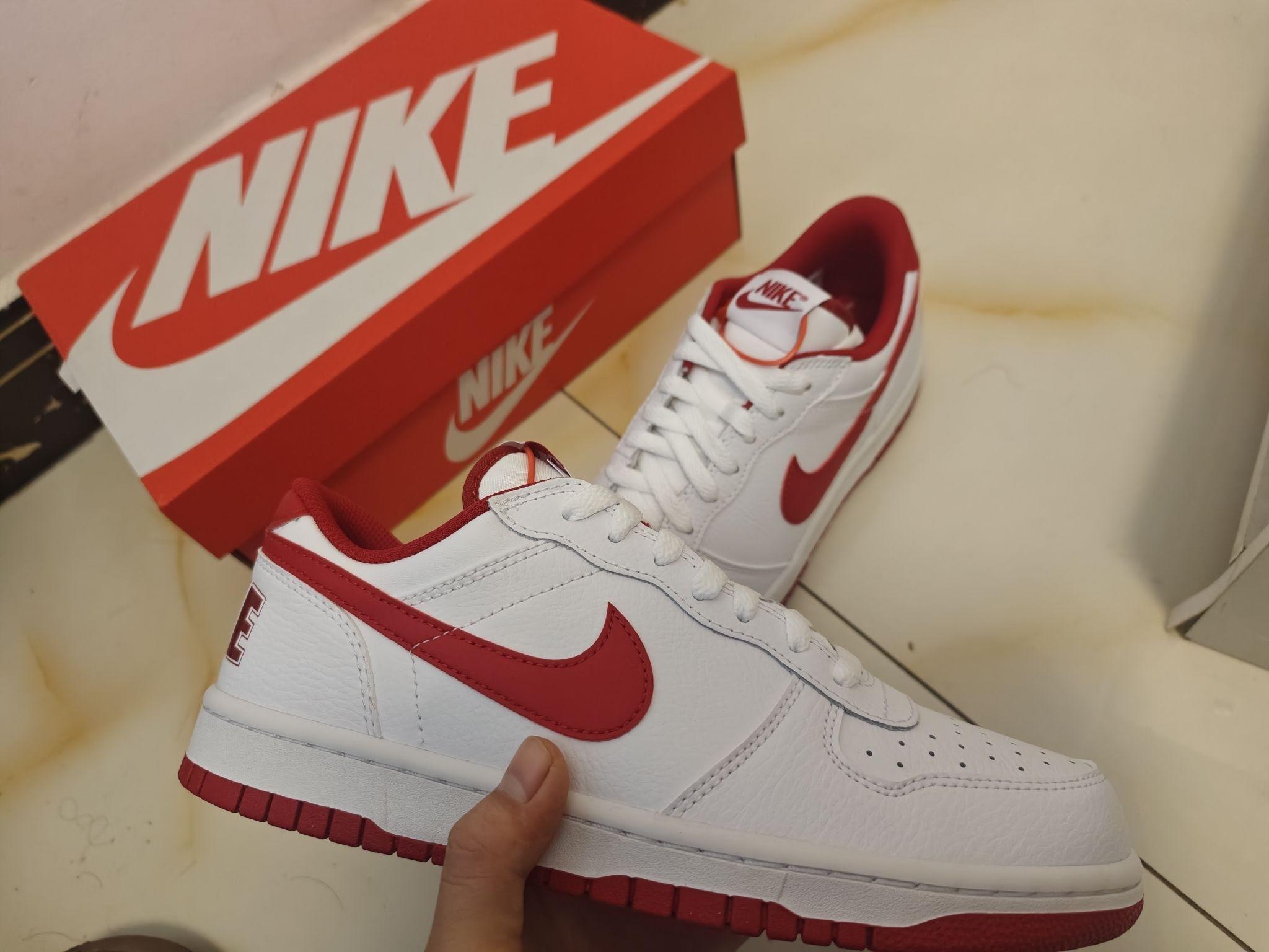 刚拆箱就被问爆!这双红白Nike Dunk,男生穿简直是行走的荷尔蒙!